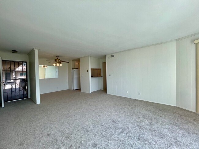 Building Photo - Beautiful One Bedroom One Bathroom Plus Den in La Mesa!