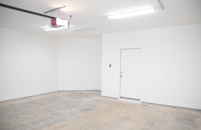Building Photo - 2284 Lexington Parc Dr