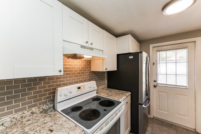 Building Photo - 2844 Homewood St