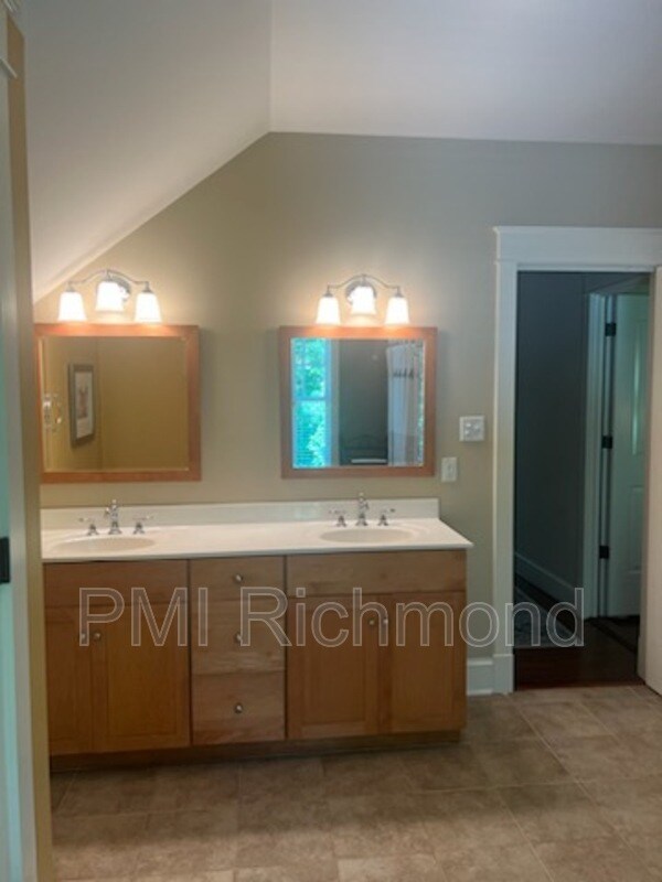 Building Photo - 2761 Live Oak Ln