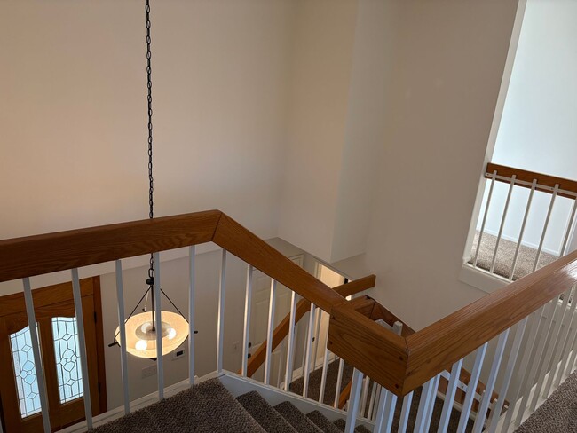 Building Photo - Spacious 5 bedroom 2 1/2 bathroom Westpark...