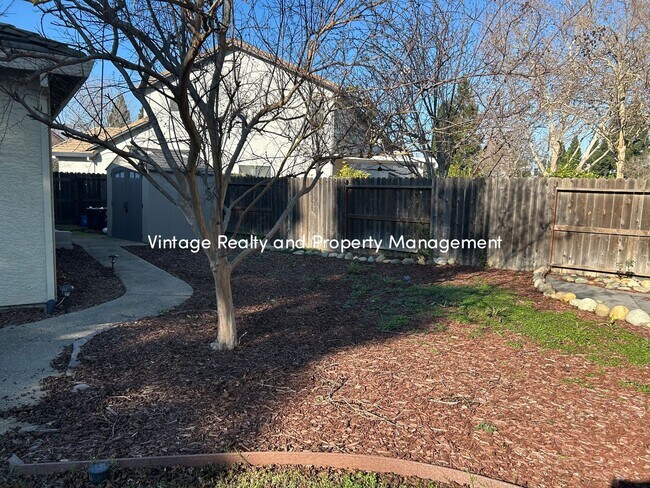 Building Photo - Charming Single-Story 3 Bedroom Home In South Natomas!!!