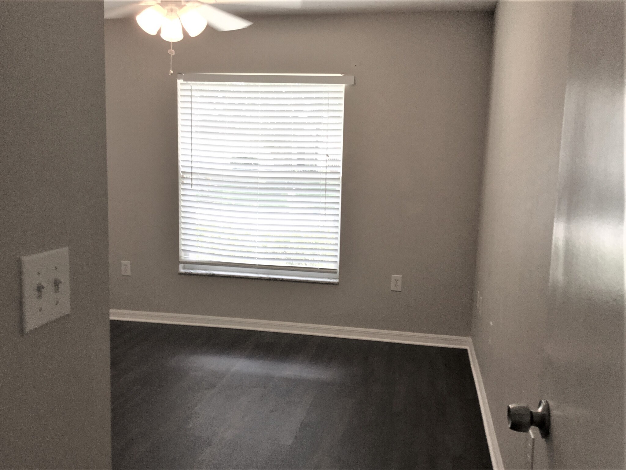 Building Photo - 519 Scarlet Maple Ct