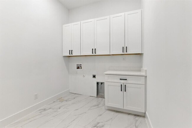 Building Photo - 418 Bedford Dr