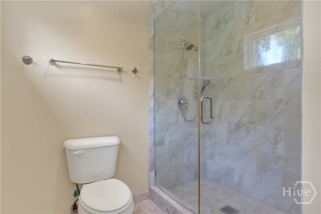 Building Photo - 5 Anchor Ct