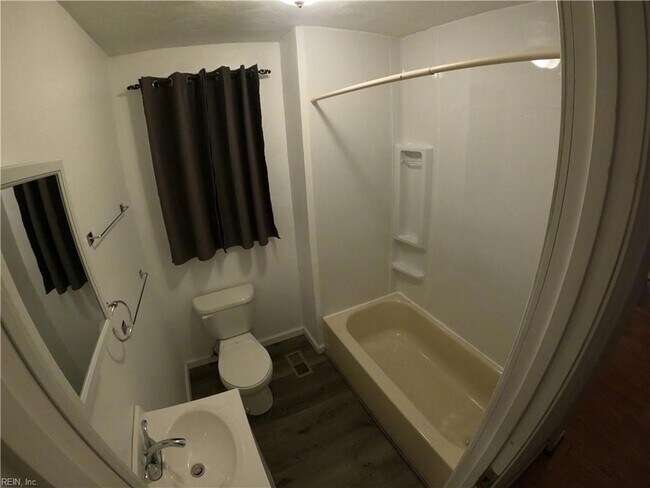 Building Photo - 4000 Elkhorn Ave