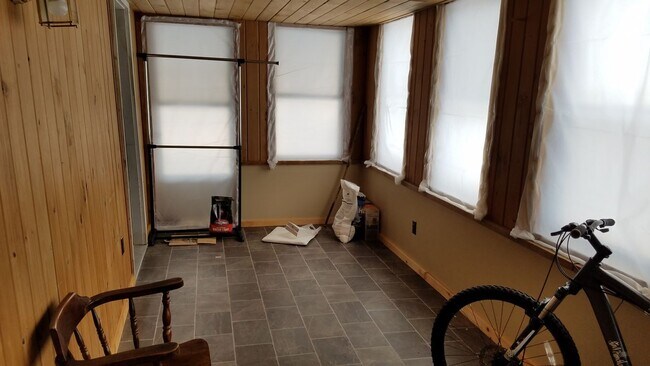 Building Photo - 118 Main St