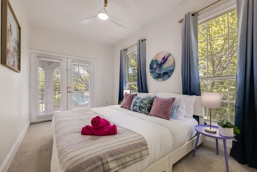 Building Photo - 5624 Eastside Ave