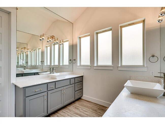 Building Photo - 523 Baldovino Skyway