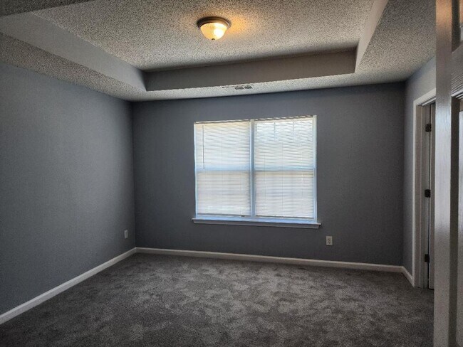 Building Photo - 221 Shenandoah Dr