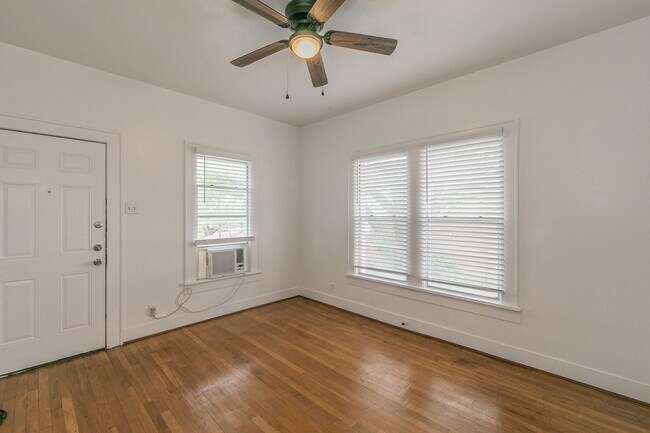 Building Photo - GREAT MONTICELLO 1 Bedroom, 1 Bathroom!!!