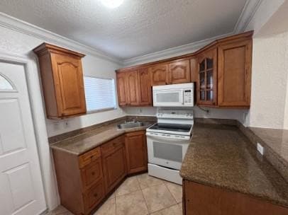 Building Photo - 5900 SW 26th St