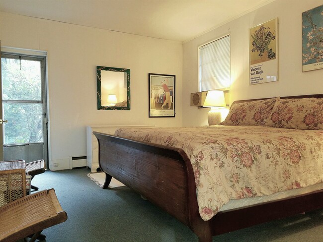 Building Photo - 6 Summer Hill Rd