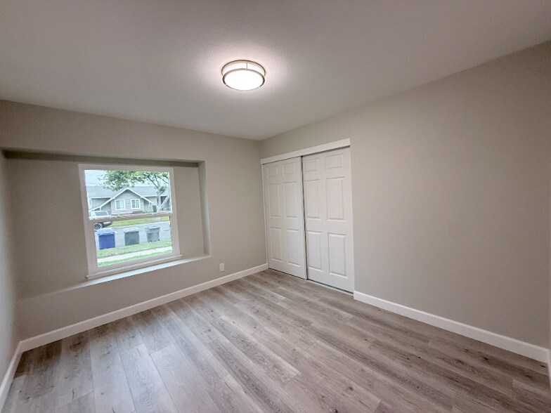 Building Photo - 7182 El Verano Dr