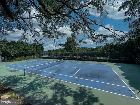 Tennis courts - 128 Bellwood Ct