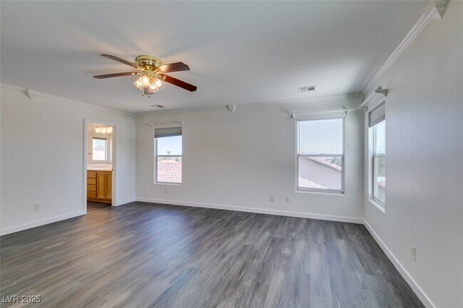 Building Photo - 210 Lynbrook St