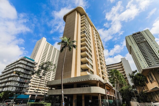 Building Photo - Aloha Towers - 2 bedroom, 2 bath corner unit with 1 covered parking stall