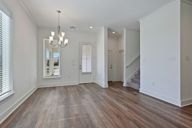 Building Photo - Must see Community near LSU!