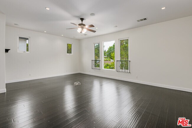 Building Photo - 2627 Castle Heights Pl