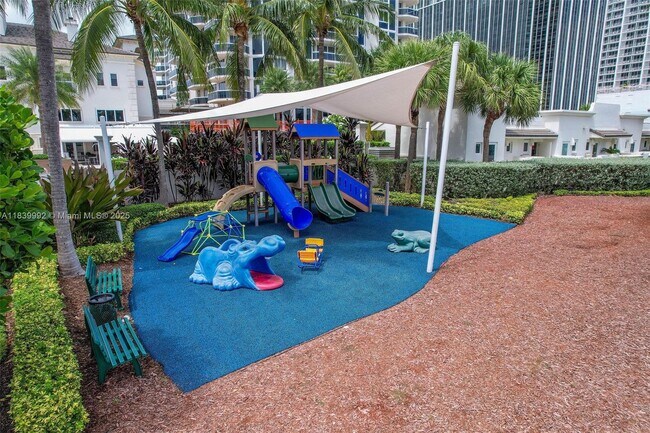 Building Photo - 4779 Collins Ave