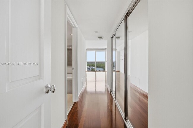 Building Photo - 16500 Collins Ave