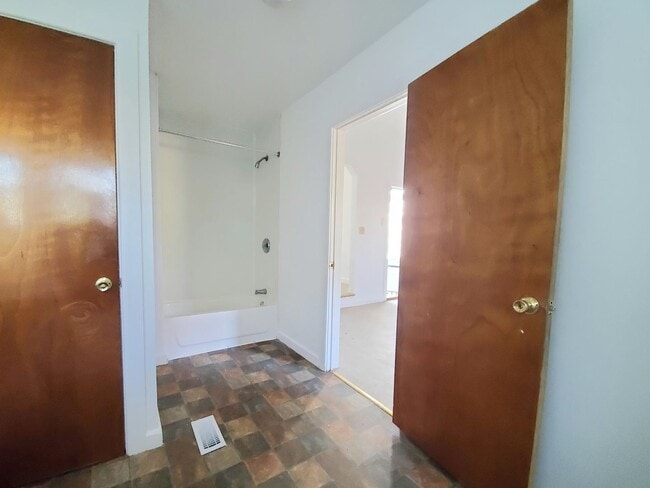 Building Photo - Adorable 3 bed 1 bath home For Rent in Bridgeton - $1575