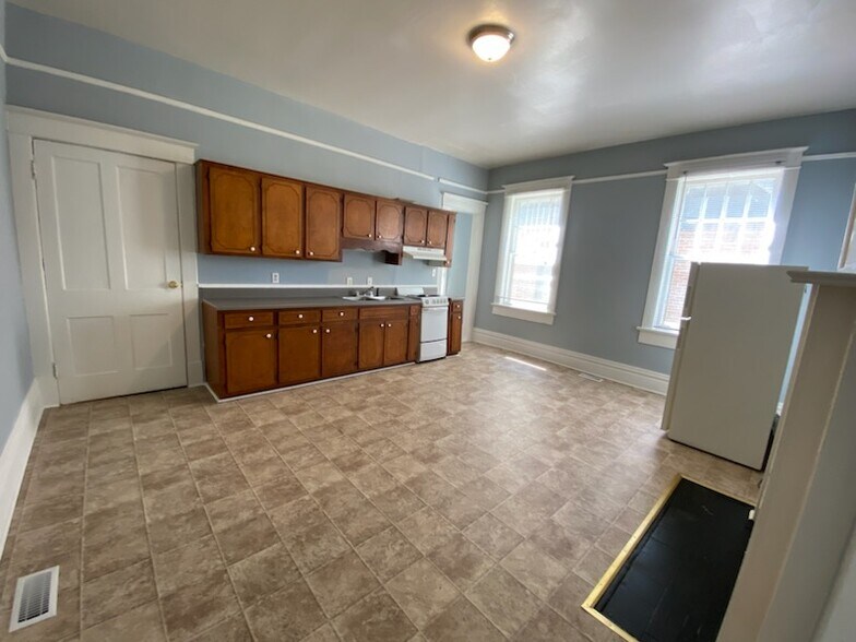 Building Photo - 327 Ellis St