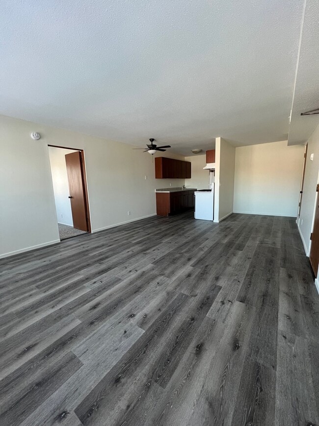 Living Room & Dinning Room - Trailside Apartments