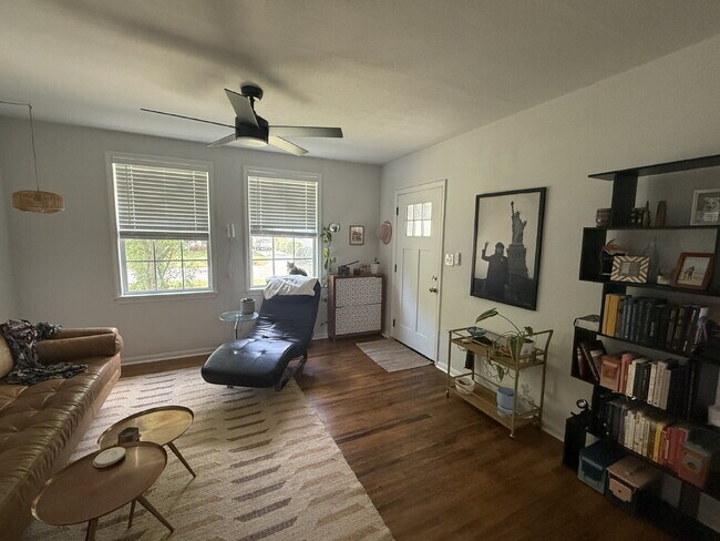 Building Photo - AVAILABLE EARLY JULY:  UPDATED 2 BEDROOM 1...