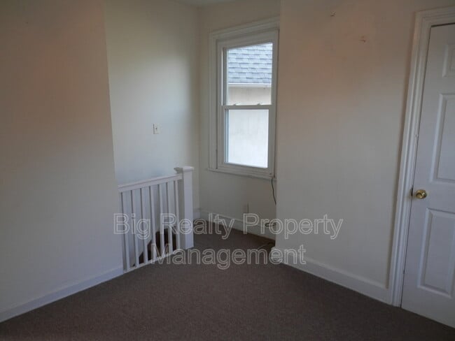 Building Photo - 375 Church St