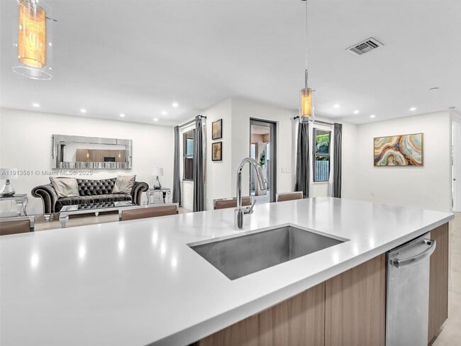 Building Photo - 10250 NW 76th Terrace