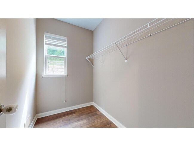 Building Photo - 5585 Orchard Cove