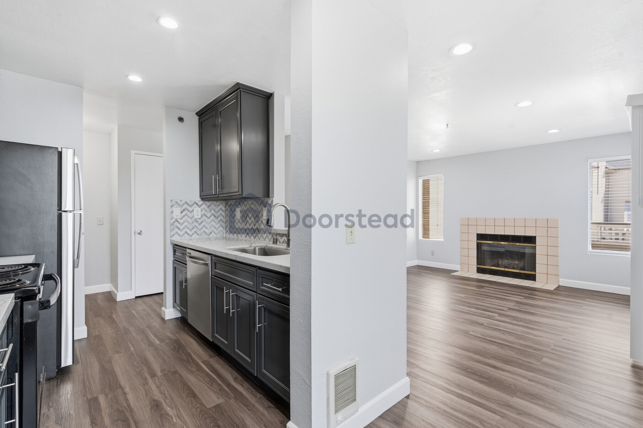 Building Photo - 675 Newbury Ln