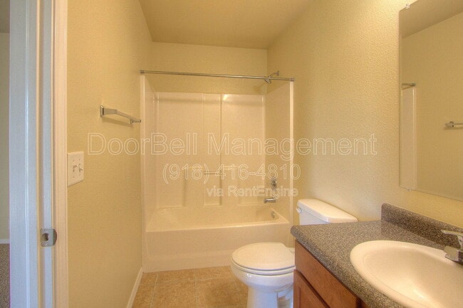 Building Photo - 5712 N 34th St