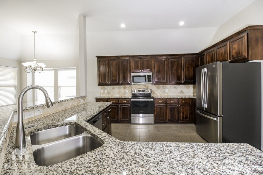 Building Photo - 649 Minkel Dr