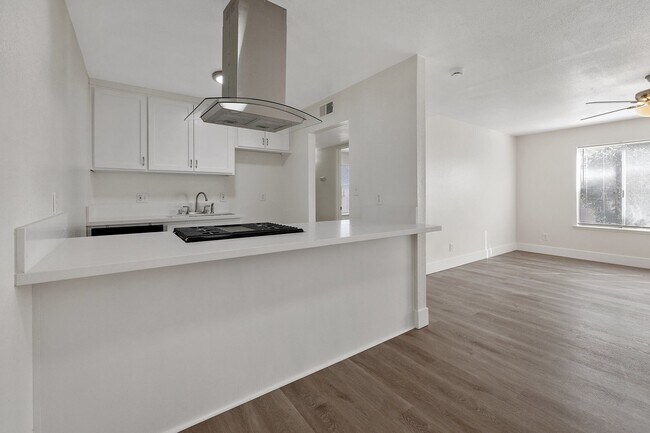 Building Photo - Brand new remodel unit! Must see