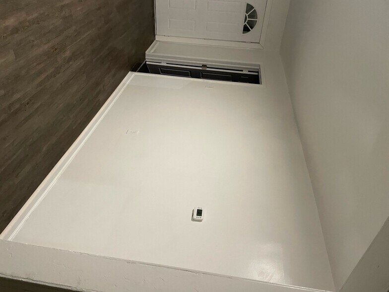 Building Photo - 1129 Huron St