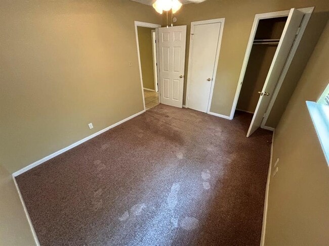 Building Photo - 417 Live Oak St