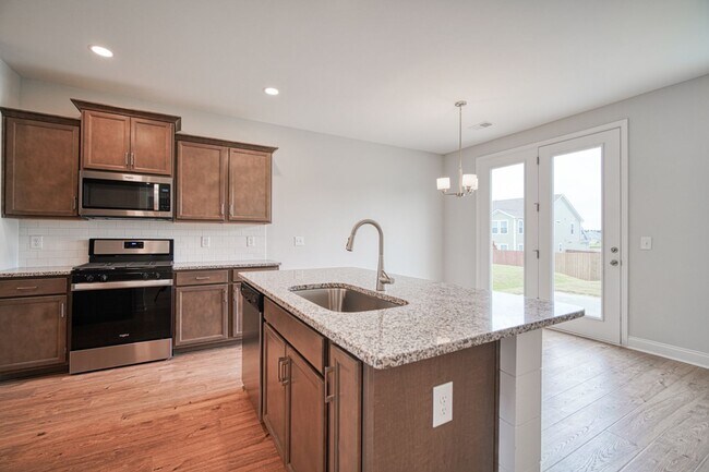 Building Photo - Gorgeous 4 BR, 3 BA Home With Easy Access ...