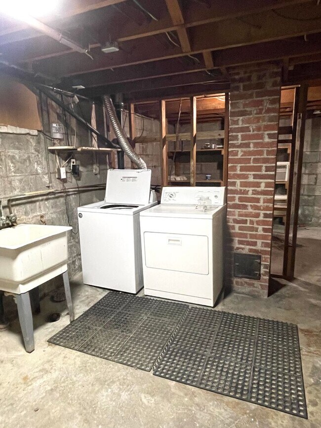 Building Photo - Completely Remodeled Three Bedroom One Bath in Richland - Move in Ready!!