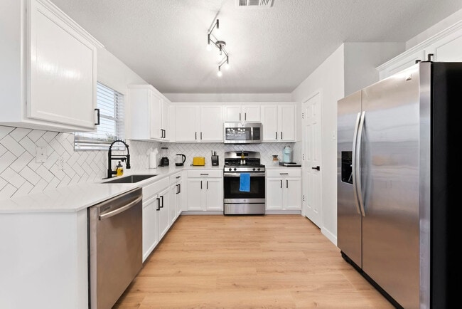 Building Photo - 313 Sweet Leaf Ln