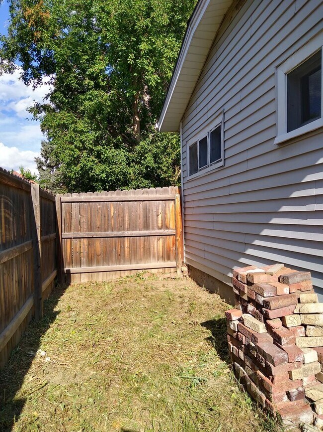 Building Photo - DU Charming 1920's Bungalow 2 Beds 1 Bath  Available Now