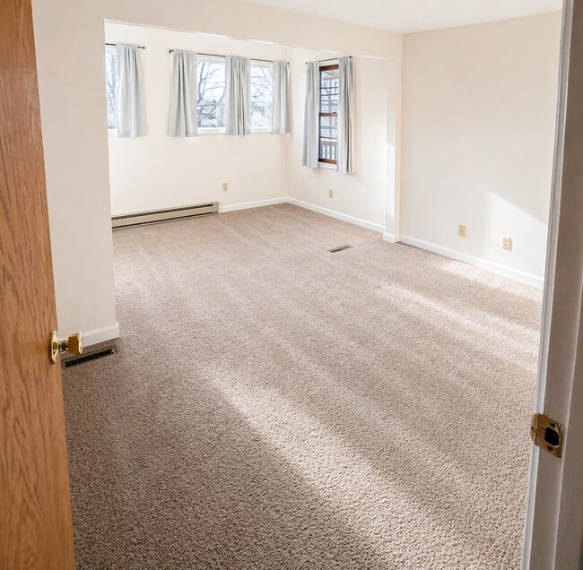 Building Photo - 1320 N Main St