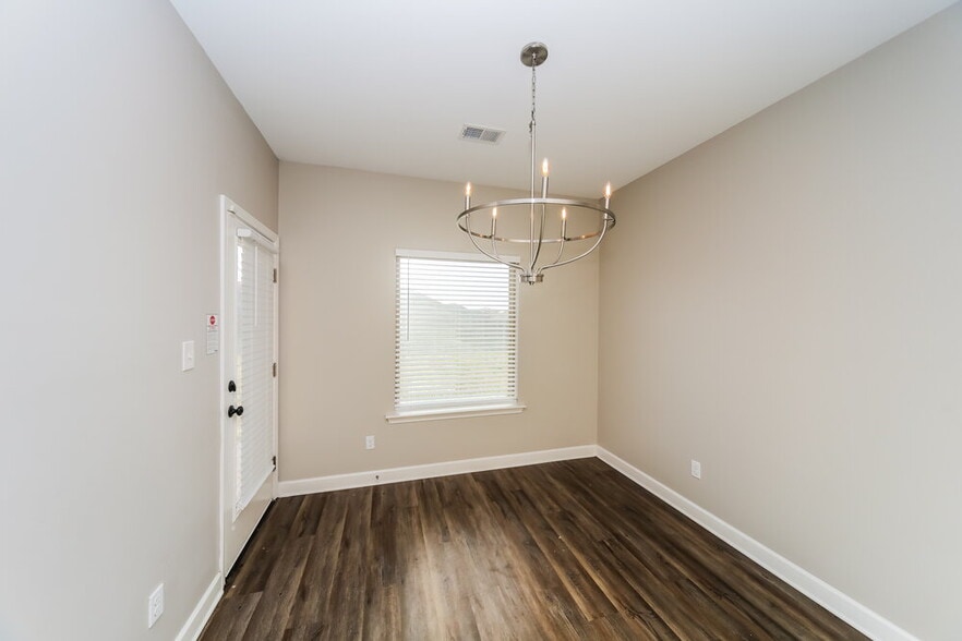 Building Photo - 7681 Carlton Dr