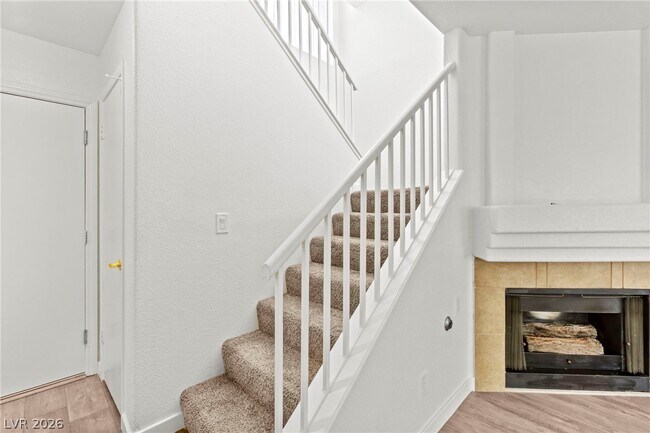 Building Photo - 2212 Silver Pine Dr