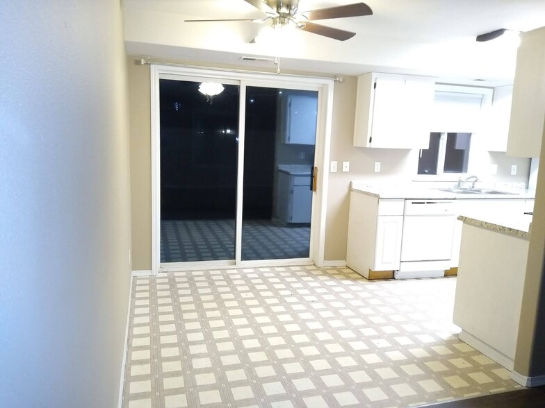 4-2b2b - 16049 SE Caruthers St
