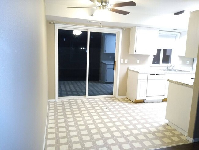 4-2b2b - 16049 SE Caruthers St