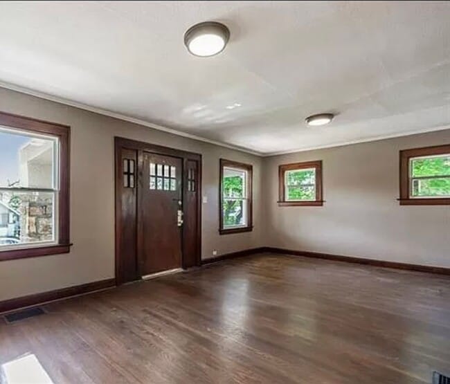 Building Photo - Cute 3 Bedroom Home For Rent