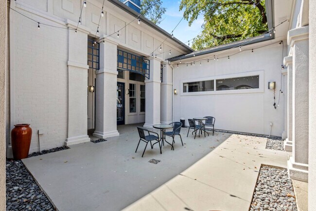 Building Photo - 2929 Kings Rd