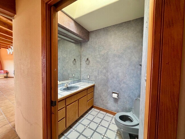Building Photo - Sandia Heights Gem